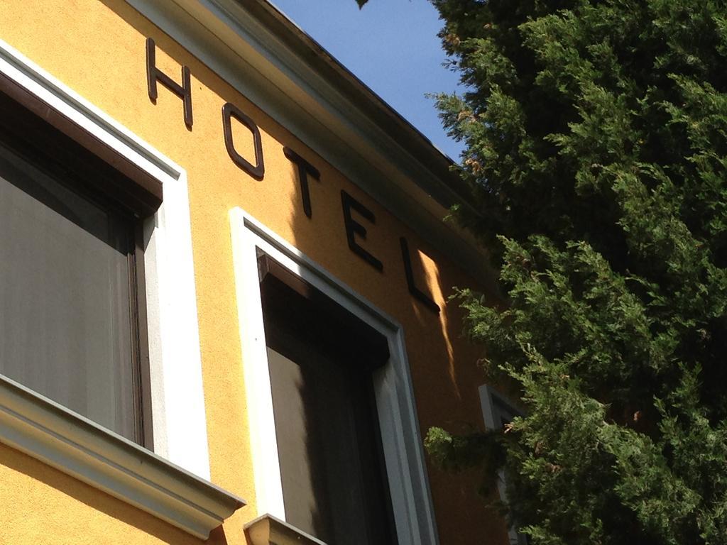 Gasthof-Pension Weisz-Artner Frauenkirchen Exterior foto
