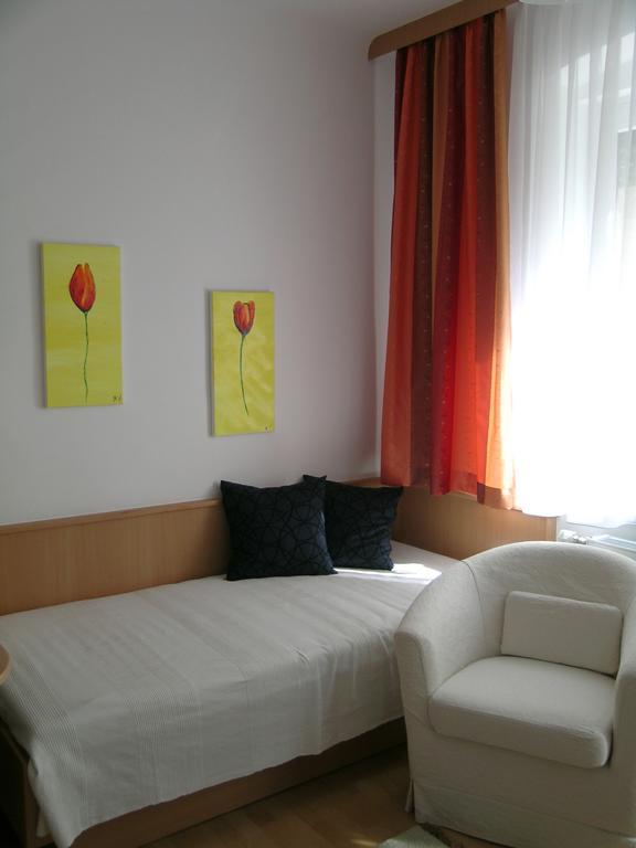 Gasthof-Pension Weisz-Artner Frauenkirchen Habitación foto